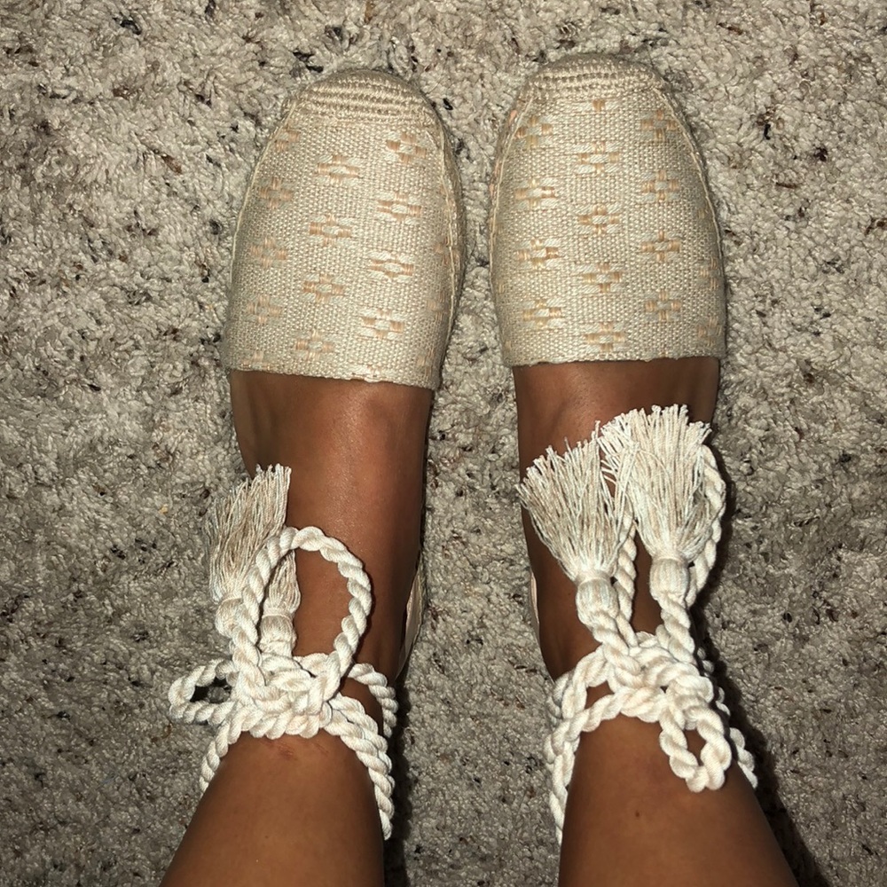 Circus by Sam Edelman tie up espadrilles